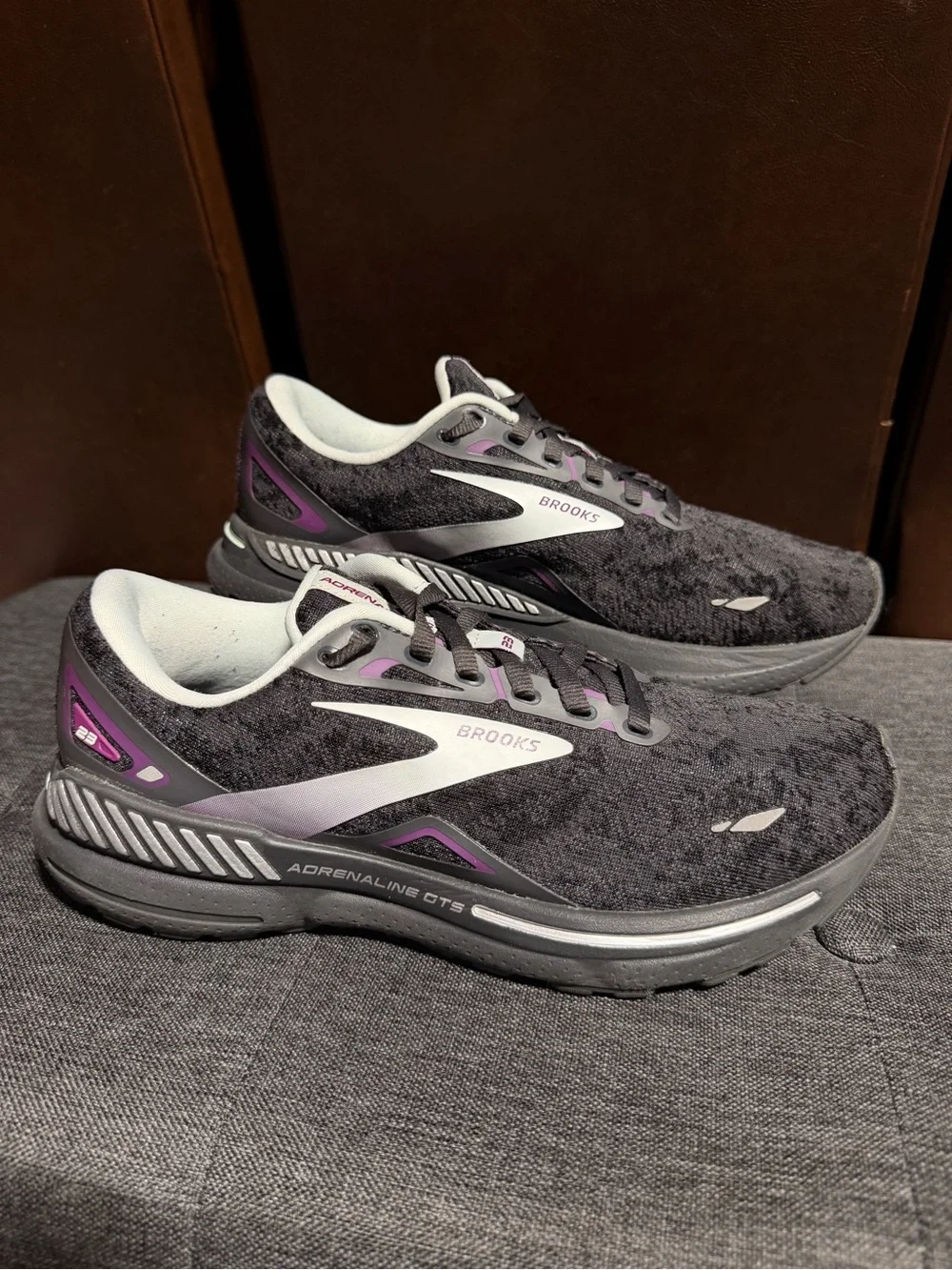 Brooks Black & Purple Women’s Adrenaline GTS Running Sneakers women’s 8